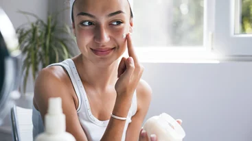 Ευαίσθητο δέρμα με τάση ερυθρότητας; Βρήκα τα 2 προϊόντα που χρειάζεσαι για την καθημερινή σου ρουτίνα