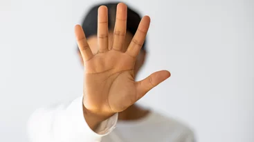 Σοκάρουν οι νέες εκτιμήσεις του ΠΟΥ: Σχεδόν 1 στις 3 γυναίκες παγκοσμίως βιώνει βία