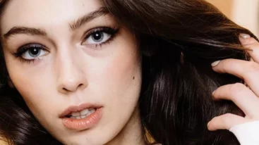 Ρυτίδες στο πόδι της χήνας: Πώς θα τις αντιμετωπίσεις αποτελεσματικά δίχως κόπο - η τάση της φυσικής προσέγγισης