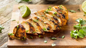 Όλοι το κάνουν, αλλά μπορεί να είναι επικίνδυνο – Το συχνό λάθος στο μαγείρεμα του κοτόπουλου