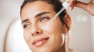 Δέρμα σαν πορσελάνη: 4 κρέμες προσώπου για το πιο glow εφέ