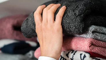 Πώς να κάνεις σωστό ξεκαθάρισμα στη ντουλάπα - Tips από fashionista του TikTok