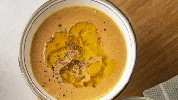 Αυτή η σούπα κόκκινης φακής με λεμόνι έχει όλα όσα ζητάς: γεύση, θρέψη και μηδέν κόπο