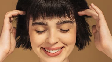 Γιατί τα μαλλιά σου λαδώνουν από τη δεύτερη μέρα - 5 λάθη που κάνεις