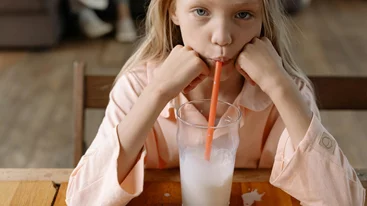 Χαμηλών λιπαρών ή όχι; Ποιο γάλα είναι τελικά καλύτερο για τα παιδιά;