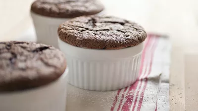 Σοκολατένια σουφλεδάκια για δυσκοιλιότητα - Ενεργοποιούν το έντερο με 3 υλικά