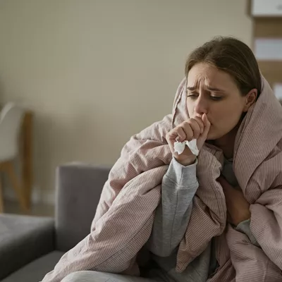 Αρρωσταίνεις συνέχεια ενώ τρως υγιεινά: 7 άλλες συνήθειες που ρίχνουν το ανοσοποιητικό