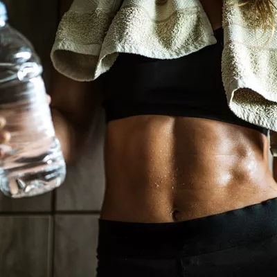 Η προπόνηση για ενεργοποίηση των μυών (έτσι θα χτίσεις δυνατό κορμό και γλουτούς!)