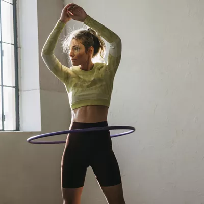 5λεπτο πρόγραμμα άσκησης με hula hoop