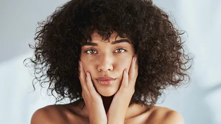 Η 4ήμερη ρουτίνα προσώπου που κάνει απολέπιση χωρίς να ερεθίζει το δέρμα