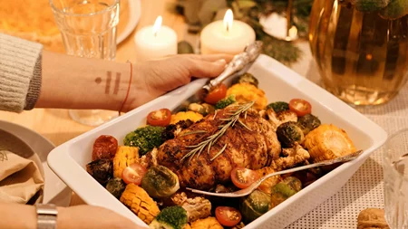 Χριστούγεννα: Tips για να χαρείς τις γιορτές χωρίς έγνοια για τη ζυγαριά