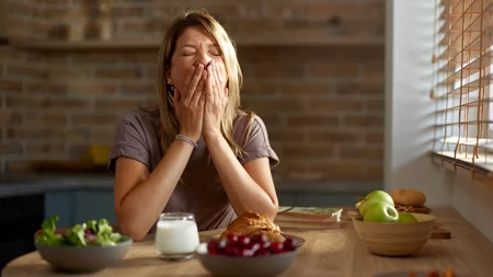 Νιώθεις συνέχεια κουρασμένη; 12 τροφές που σε γεμίζουν ενέργεια φυσικά