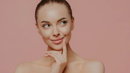 Καφέ κηλίδες στον λαιμό; Κι όμως δεν είναι πάντα θέμα γήρανσης, μερικές φορές μπορεί να φταίει και το άρωμά σου