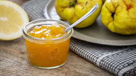 Φτιάξε σπιτική μαρμελάδα κυδώνι με μόλις 3 υλικά - εύκολη και αρωματική