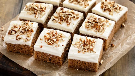 Pumpkin spice latte cake: Η τέλεια συνταγή για φθινοπωρινά ροφήματα και χουχούλιασμα