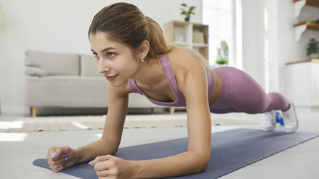 Γυμναστική στο σπίτι χωρίς βάρη: Πρόγραμμα προχωρημένου επιπέδου