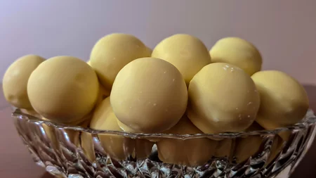 Πεντανόστιμα τρουφάκια Lotus με μόνο 3 υλικά - χωρίς μίξερ!