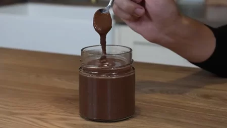 Λαχταριστή σπιτική πραλίνα φουντουκιού χωρίς ζάχαρη - μόνο 4 υλικά