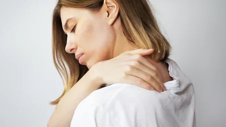 Ώμος και γόνατο: Οι αρθρώσεις που κουράζονται πρώτες – Τι μπορείς να κάνεις