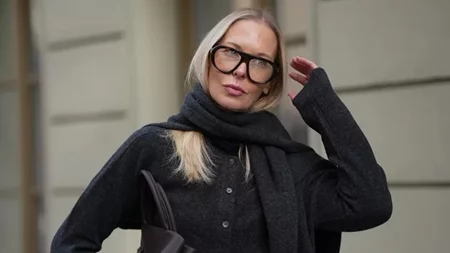 Γκρίζα μαλλιά: Ο οδηγός μετάβασης από τη βαφή στο φυσικό χρώμα