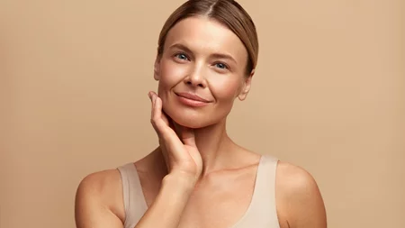 Αυτό είναι το χτένισμα που χαρίζει εφέ βλεφαροπλαστικής