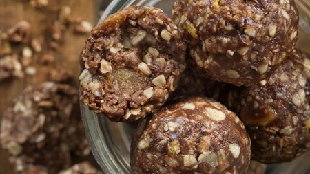 Συνταγή για μπαλίτσες ενέργειας με γεύση μελομακάρονο!