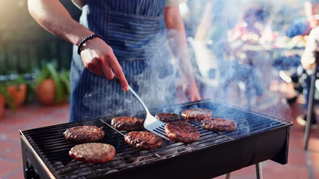 Τσικνοπέμπτη 2026: Τα πιο συχνά λάθη στο BBQ που κάνουν ακόμη και οι έμπειροι