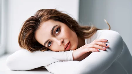 Έντονες ρινοπαρειακές: 2 τρόποι για να απαλύνεις φυσικά τις γραμμές γύρω από το στόμα