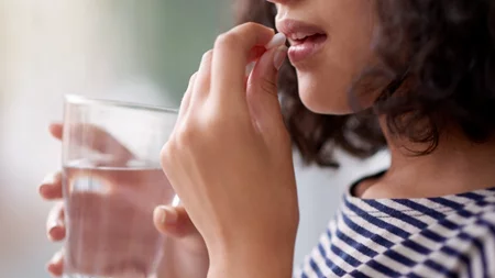 4 πράγματα που δεν πρέπει να κάνεις όταν παίρνεις αντιβίωση