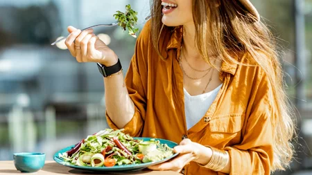 10 τροφές που θα σε βοηθήσουν να χάσεις πιο εύκολα βάρος, σύμφωνα με τους διατροφολόγους | BOVARY