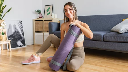 Γυμναστική στο σπίτι: 6 αποτελεσματικές ασκήσεις για δυνατά χέρια και κορμό