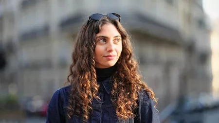 Πριν τον ύπνο: Η κίνηση-ματ που θα χαρίσει ξεκούραστο βλέμμα το επόμενο πρωί