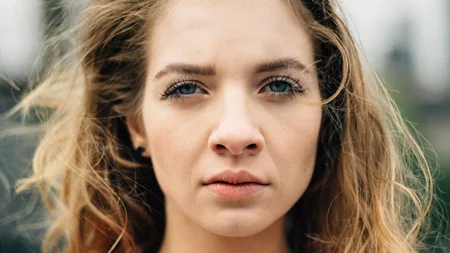 Κουκουλωτά μάτια: Η viral τεχνική για εφαρμογή του eyeliner