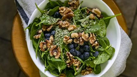 Πρωτεΐνη vs. φυτικές ίνες: Τι πρέπει να προτεραιοποιήσεις στη διατροφή σου;