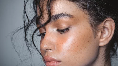 20, 30, 40+: Η σωστή skincare ρουτίνα που καλό είναι να ακολουθείς ανάλογα με την ηλικία σου