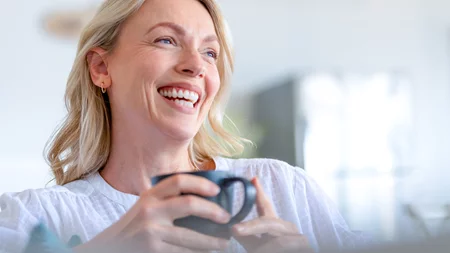 Η εμμηνόπαυση επηρεάζει το στόμα - 3 συμπτώματα που πρέπει να προσέξεις