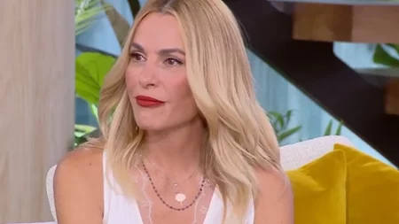 "Δεν ήθελα να με βλέπω στον καθρέφτη": H Τζένη Μπότση για τη δύσκολη περίοδο της εμμηνόπαυσης