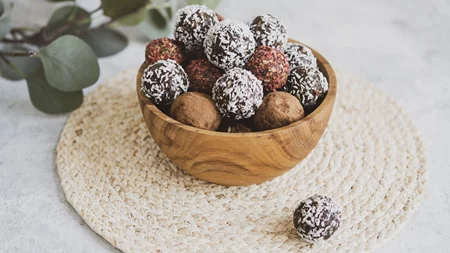 6 φθινοπωρινές συνταγές για energy balls - υγιεινά, λαχταριστά και γεμάτα ενέργεια