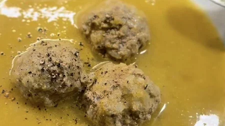 Γουβαρλάκια σε σούπα βελουτέ - η πιο νόστιμη εκδοχή του αγαπημένου φαγητού