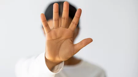 Σοκάρουν οι νέες εκτιμήσεις του ΠΟΥ: Σχεδόν 1 στις 3 γυναίκες παγκοσμίως βιώνει βία