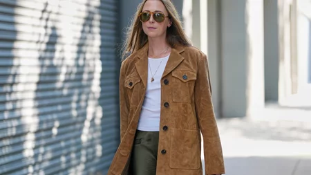 Λεκές στο suede; Πώς πρέπει να φροντίζεις τα suede items της γκαρνταρόμπας σου