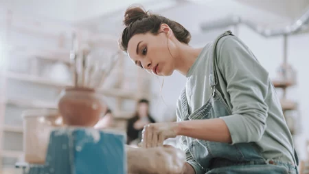 Ζεις στον... αυτόματο; Αυτές οι τεχνικές σε βοηθούν να ξαναβρείς τον εαυτό σου