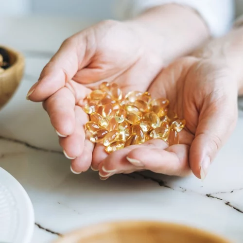 Συμπτώματα εμμηνόπαυσης: Βοηθούν οι βιταμίνες;