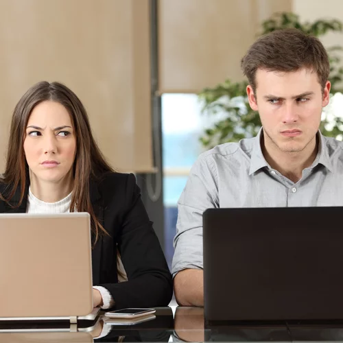 Πώς να αντιμετωπίσεις έναν συνάδελφο που σε εκνευρίζει