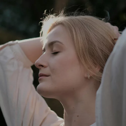 Τι να ξέρεις πριν αλλάξεις το χρώμα των μαλλιών σου σε πλατινέ ξανθό