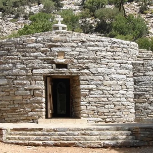 Στις 2 Ιουλίου η μυσταγωγική λειτουργία του Αγίου Υακίνθου στο δάσος του Ψηλορείτη