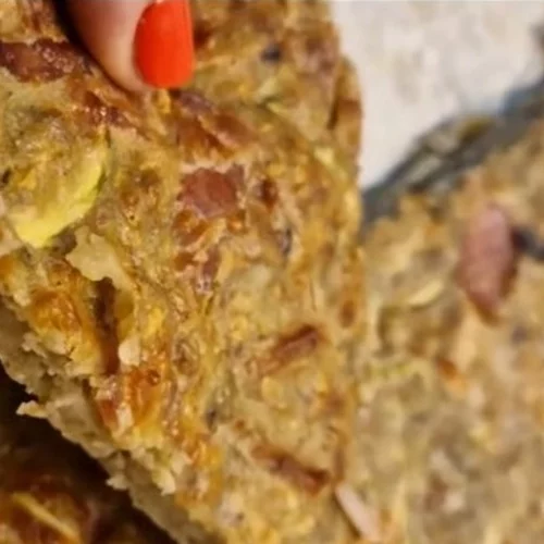 Συνταγή για μελιτζανόπιτα με μπέικον και γραβιέρα