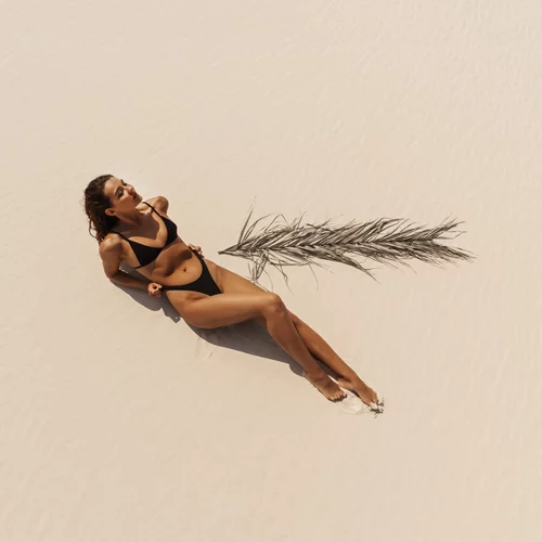 Σπυράκια μετά την αποτρίχωση στο μπικίνι: Η δερματολόγος εξηγεί πώς θα το αποφύγεις και τη σωστή αντιμετώπιση