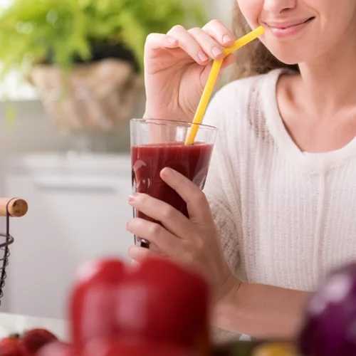 Πώς θα αποβάλλεις τις τοξίνες από το σώμα σου; Ο χυμός με 3 υλικά που θα σε βοηθήσει