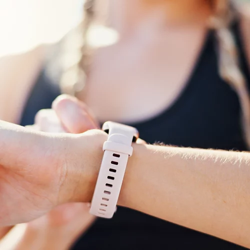 Γιατί αξίζει να μετράς τα βήματά σου; Ειδικός της Mayo Clinic εξηγεί πώς αλλάζει η υγεία σου